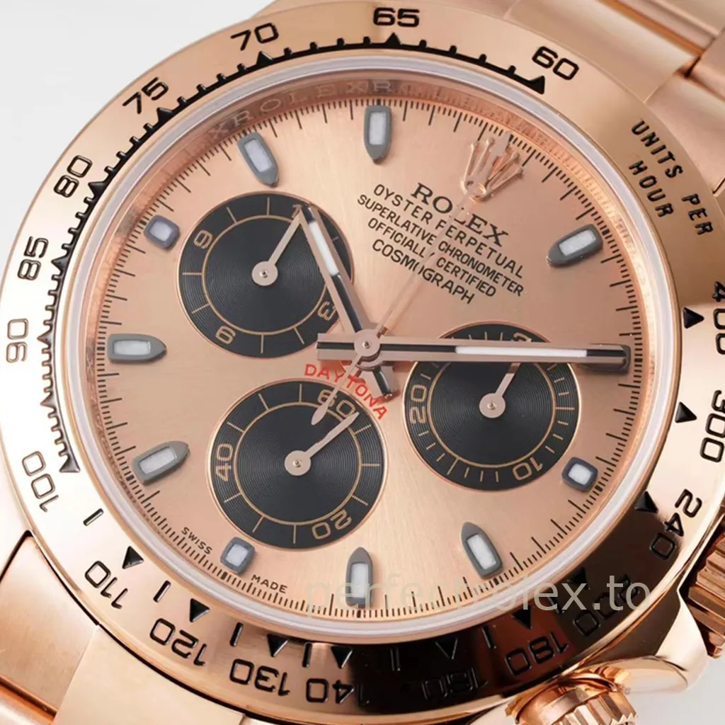 Rolex Oyster Perpetual Cosmograph Daytona in Everose gold, featuring a rose pink dial, black chronograph subdials, and tachymeter bezel.