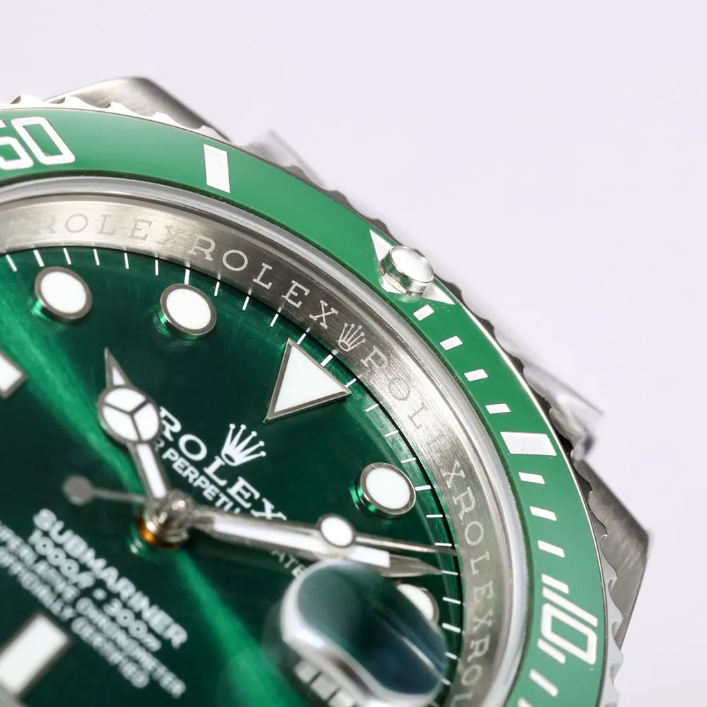 Rolex-Submariner-116610LV-Super-Clone-Watch-40mm-Green-Dial-Green-Ceramic-Bezel-Dial-Detail-2