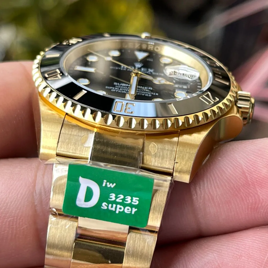 Rolex-Submariner-126618LN-Replica-Watch-41mm-Black-Dial-Gold-Tone-Ceramic-Bezel-Detail-1