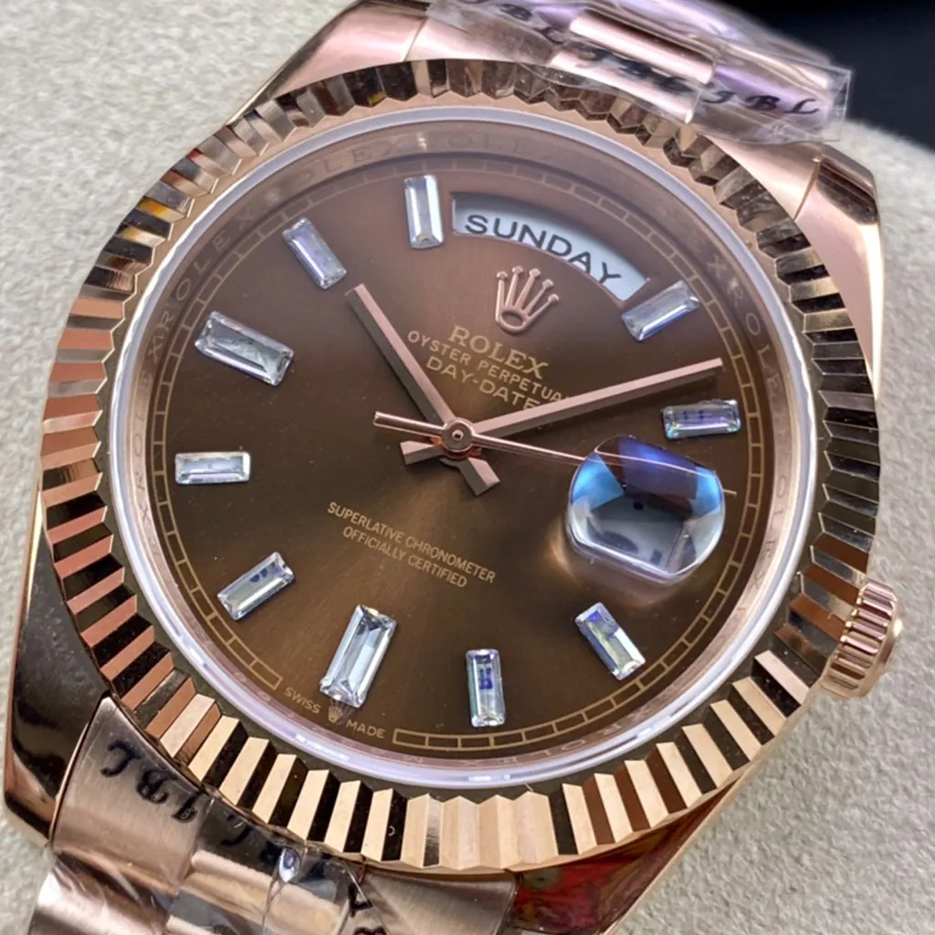Rolex-Day-Date-228235-Best-Replica-40mm-Chocolate-Dial-Everose-Gold-Diamond-Luxury-President-Watch-Dial-Detail-1