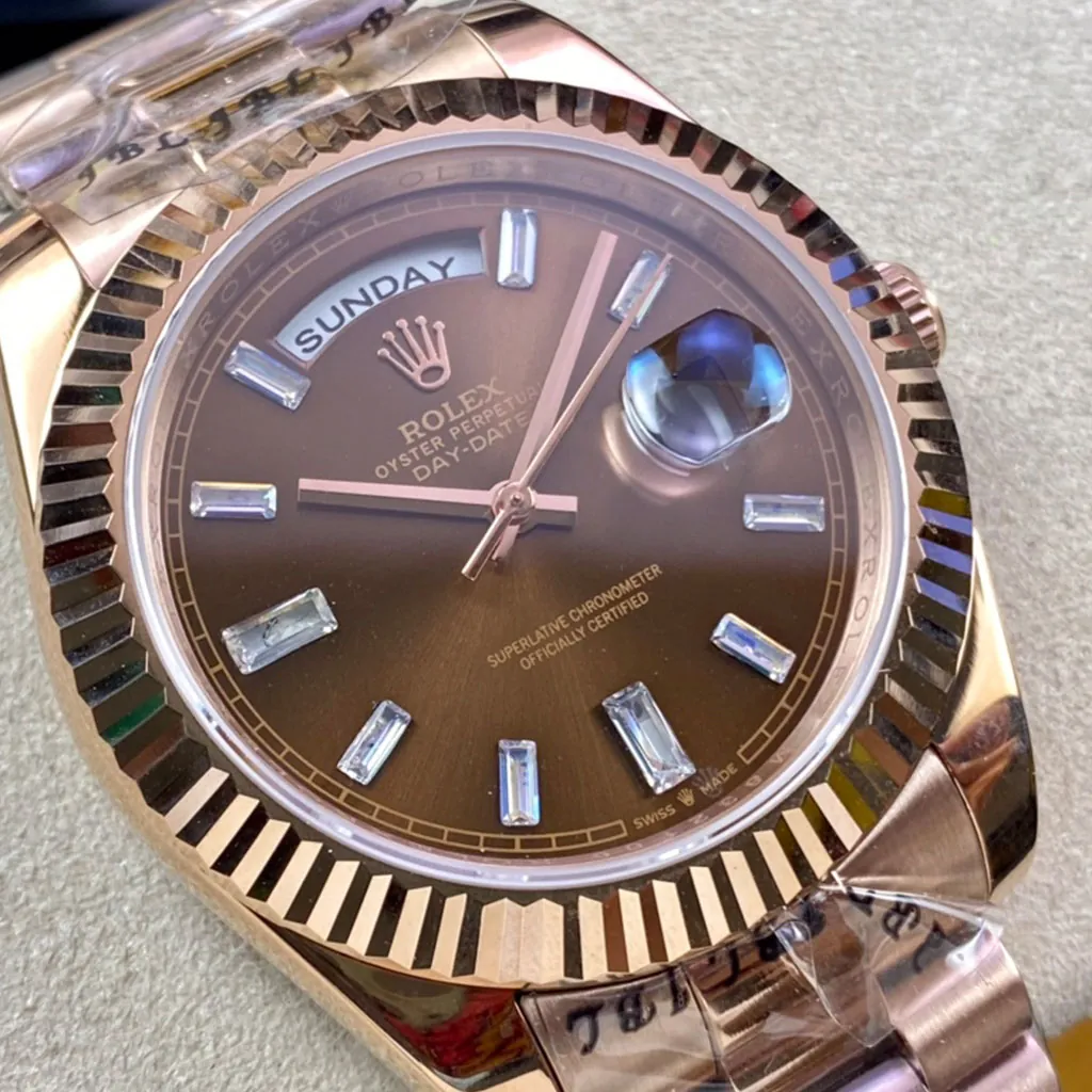 Rolex-Day-Date-228235-Best-Replica-40mm-Chocolate-Dial-Everose-Gold-Diamond-Luxury-President-Watch-Dial-Detail-2