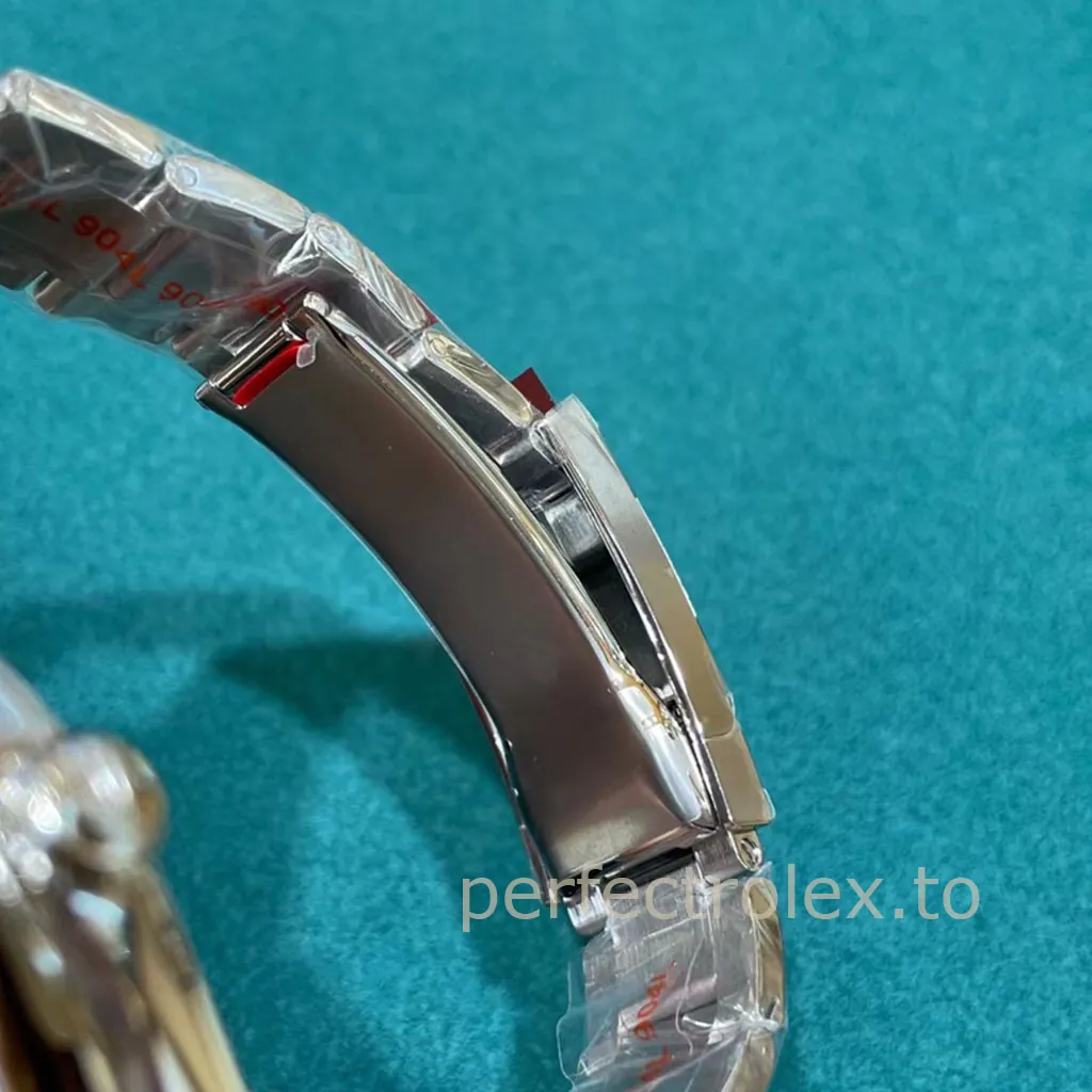 Rolex-Oyster-Perpetual-M124300-Best-Replica-Watch-41mm-Green-Dial-Oystersteel-Bracelet-Buckle-Details-1