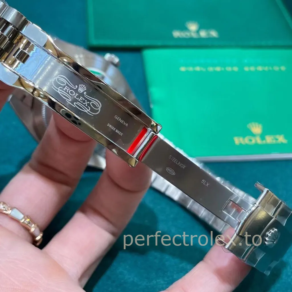 Rolex-Datejust-41-M126334-0018-Super-Clone-Watch-Black-Dial-Fluted-Bezel-Jubilee-Bracelet-Buckle-Details-2