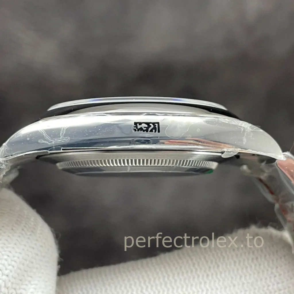 Rolex-Oyster-Perpetual-M124300-Best-Super-Clone-Luxury-Watch-41mm-Red-Dial-Oystersteel-Bracelet-Left-Side-View