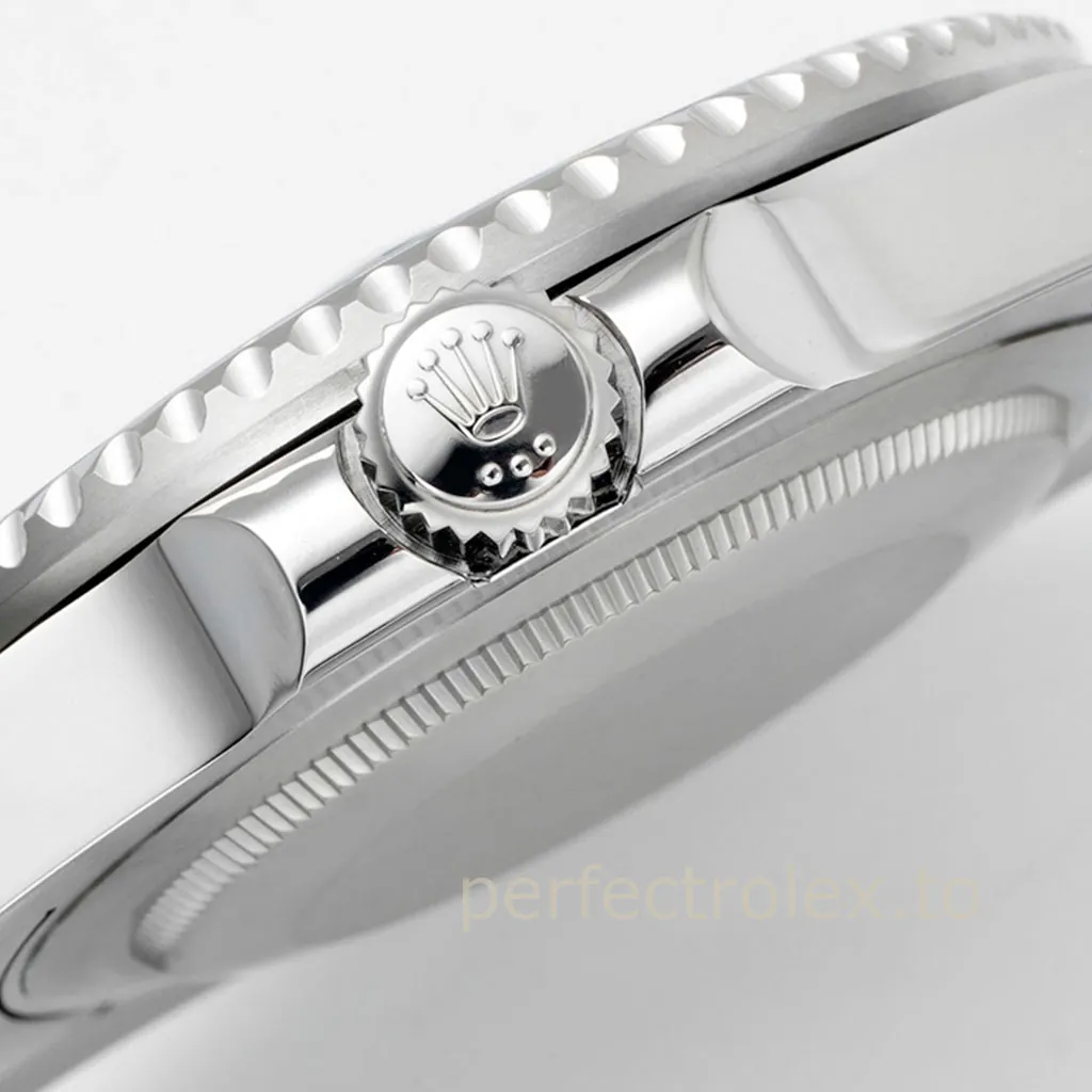 Rolex-GMT-Master-II-116719BLRO-Pepsi-Bezel-Black-Dial-40mm-Dual-Time-Replica-Travel-Watch-Right-Side-View