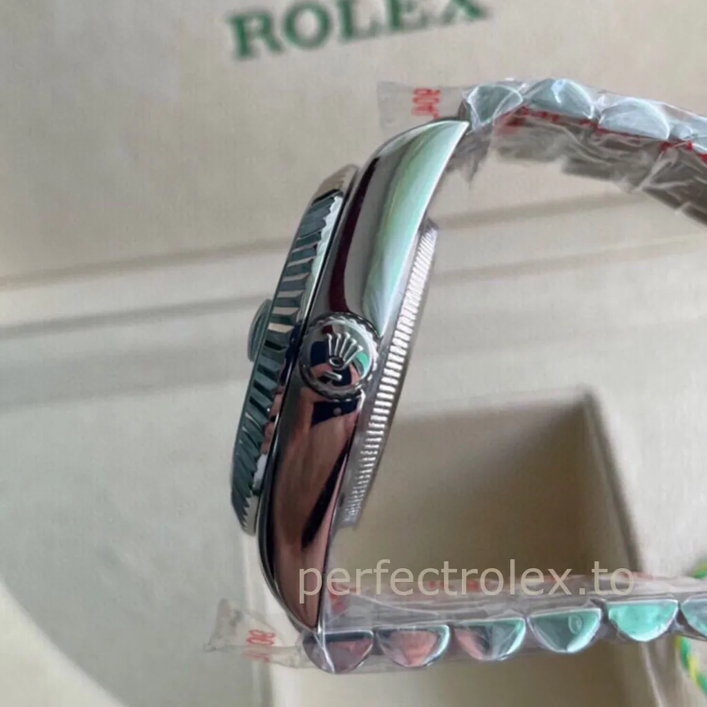 Rolex-Datejust-126234-Blue-Textured-Dial-36mm-Jubilee-Bracelet-Replica-Watch-Right-Side-View