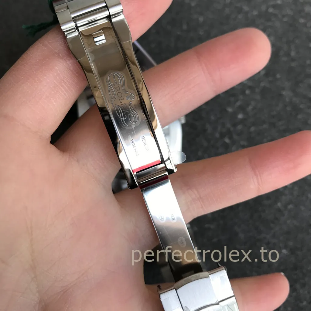Rolex-Oyster-Perpetual-M124300-0006-41mm-Super-Clone-Watch-with-Ice-Blue-Dial-3230-Movement-Buckle-Details-1
