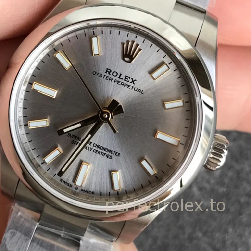 Rolex-Oyster-Perpetual-277200-0001-Super-Clone-31mm-Silver-Dial-Gold-Marker-Watch-Dial-Detail-2