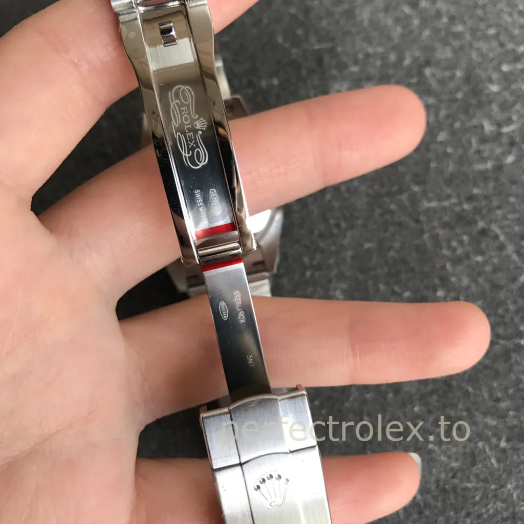 Rolex-Oyster-Perpetual-277200-0001-Super-Clone-31mm-Silver-Dial-Gold-Marker-Watch-Buckle-Details-1