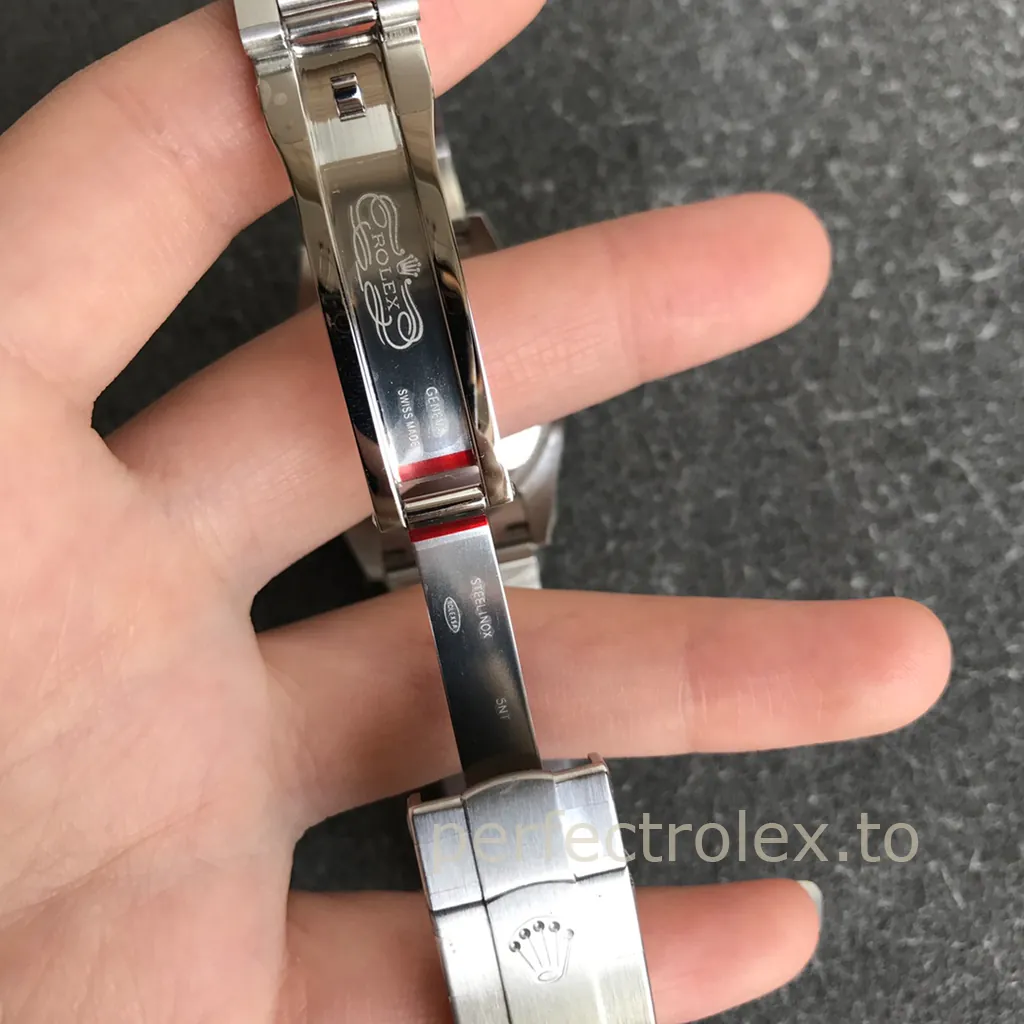 Rolex-Oyster-Perpetual-277200-0003-Replica-31mm-Blue-Dial-Minimalist-Automatic-Watch-Buckle-Details-1