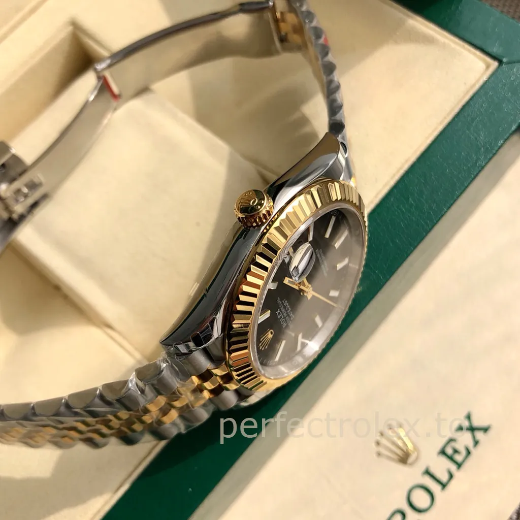 Rolex-Datejust-126333-0014-Black-Dial-41mm-Super-Clone-Watch-with-Fluted-Bezel-Right-Side-View