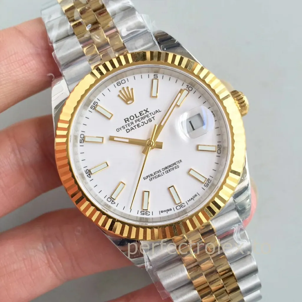 Rolex-Datejust-126333-Yellow-Rolesor-41mm-White-Dial-Jubilee-Bracelet-Calibre-3235-Replica-Watch-Dial-Detail-1