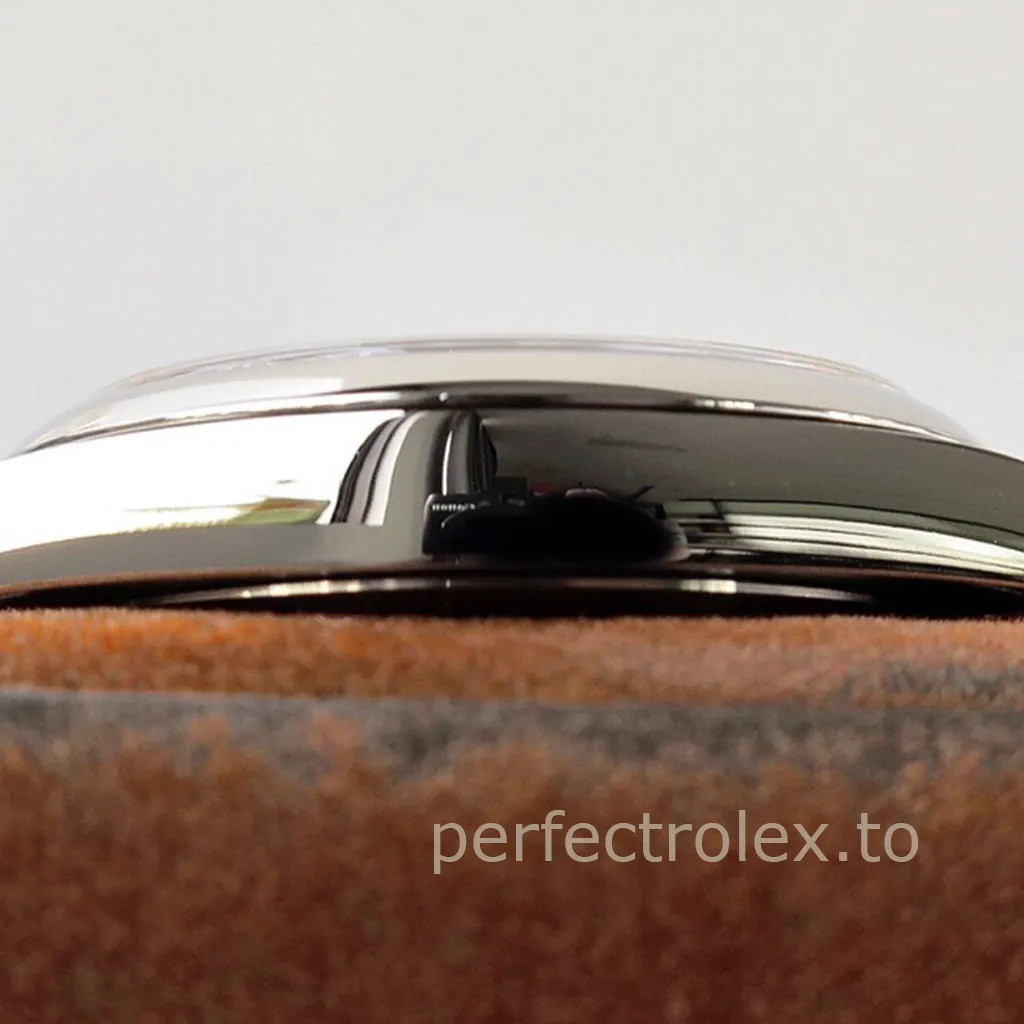Rolex-Oyster-Perpetual-41-Ref-124300-0004-Yellow-Dial-41mm-Oystersteel-Calibre-3230-Replica-Watch-Left-Side-View