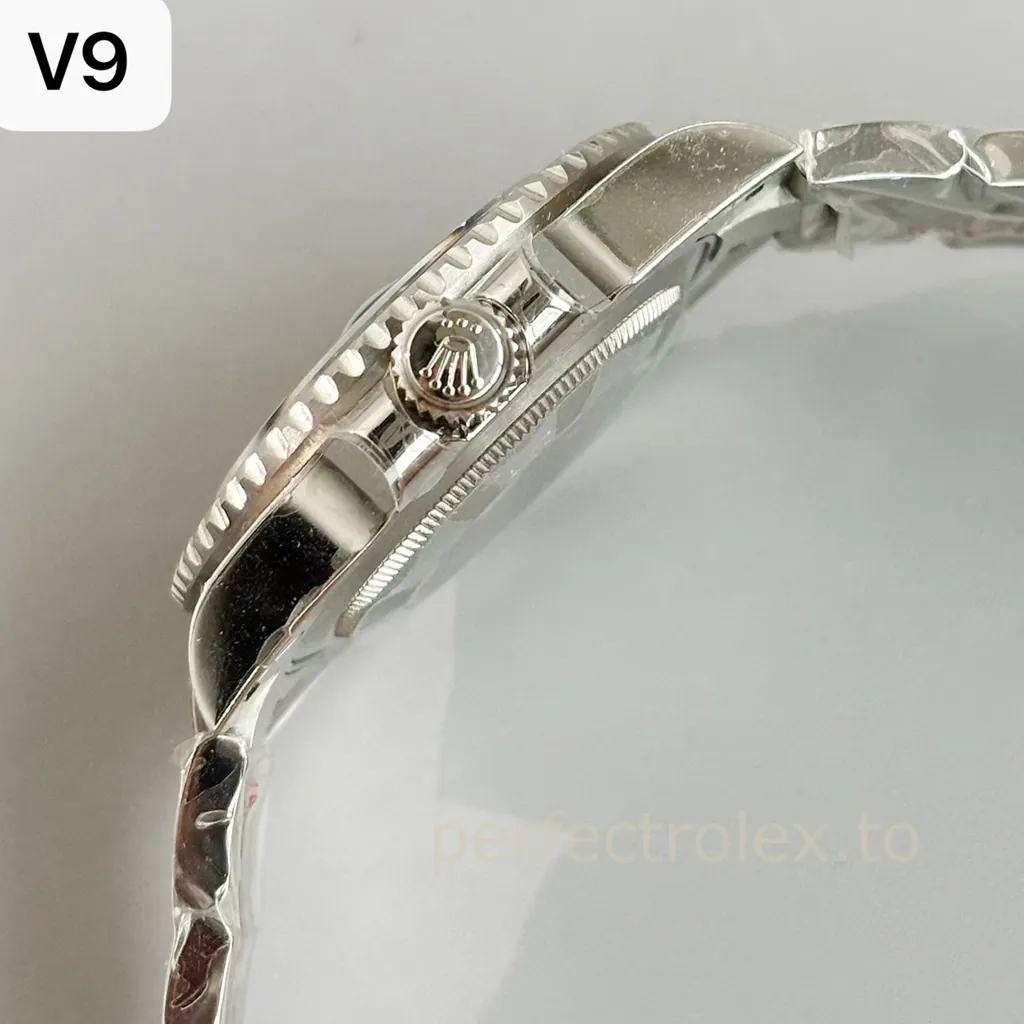 Rolex-GMT-Master-II-M126710GRNR-0004-40mm-Black-Dial-3285-Automatic-Super-Clone-Watch-Right-Side-View