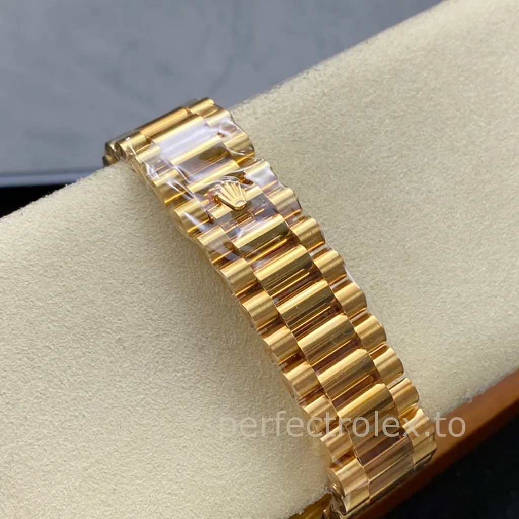 Rolex-Day-Date-M228238-0061-40mm-Green-Dial-Gold-Tone-904L-Steel-Automatic-Super-Clone-Watch-Strap-View-1